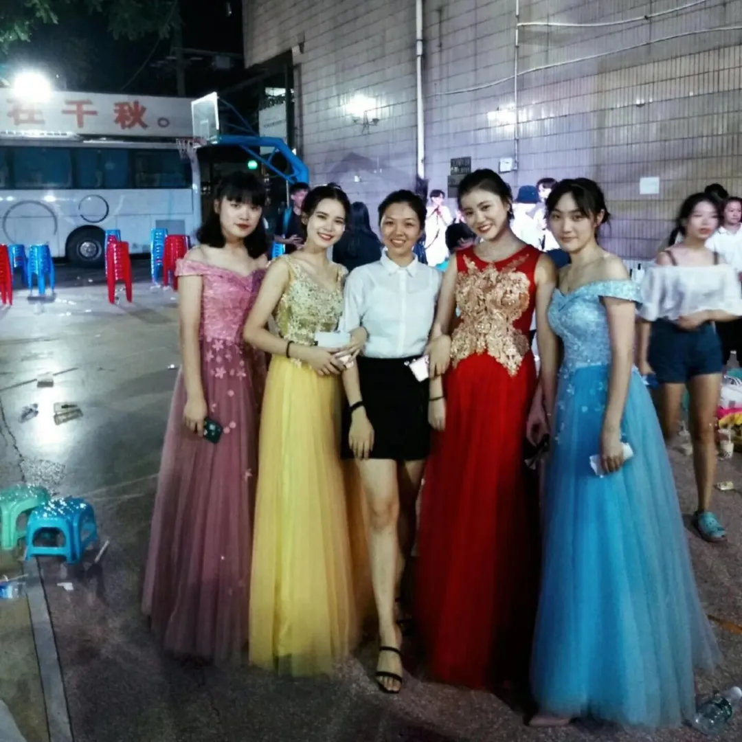 能文能武,这位把学生当弟弟妹妹的老师不简单