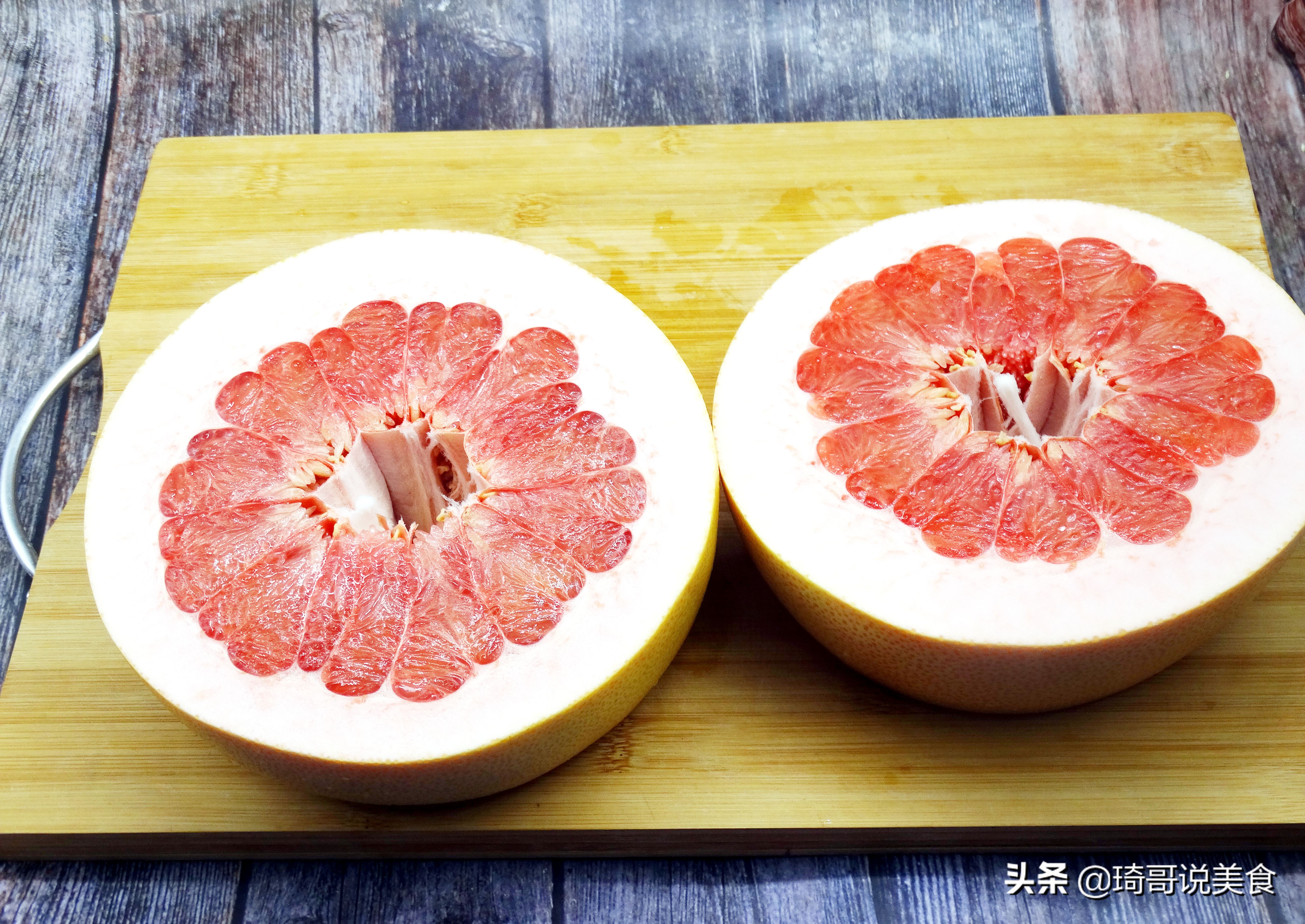 柚子当季水果好吃皮难剥，教你2种快速剥皮法，你会哪一种？