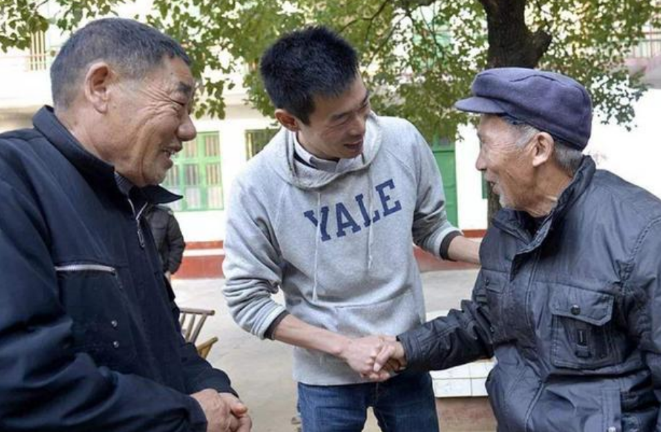 秦玥飞：放弃百万高薪回国当村官，月薪一千没房没车，是失败吗？