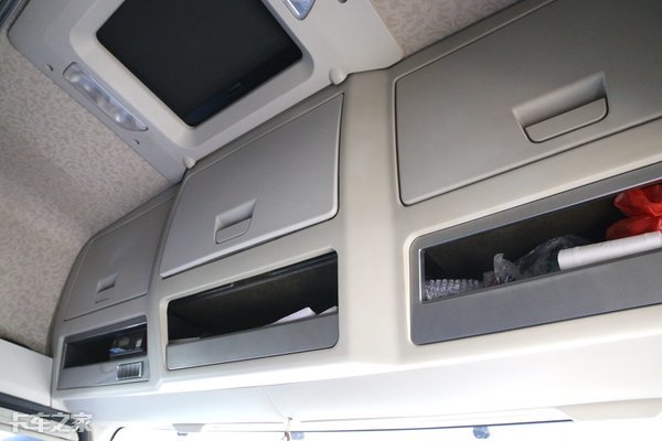 3400公里体验豪华版解放j7牵引车