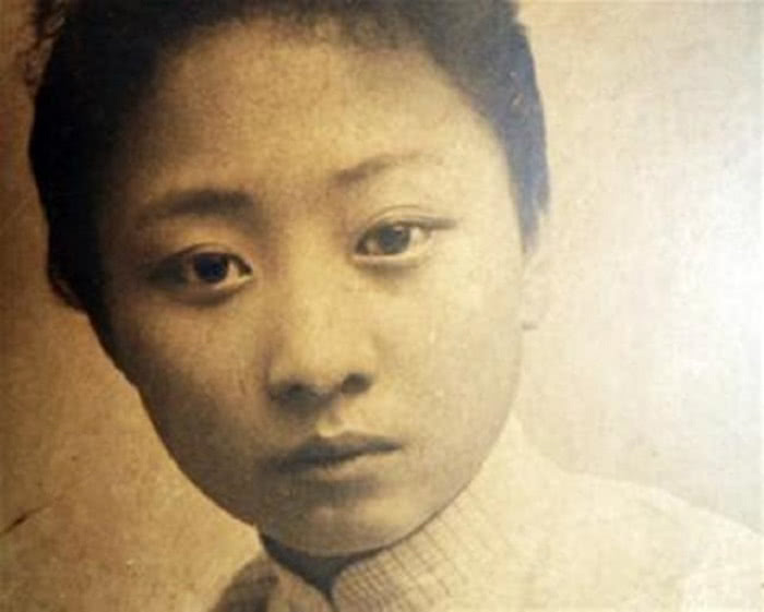 他是上海滩一代霸主，为替戏子出头得罪军阀，幸好杜月笙救他一命