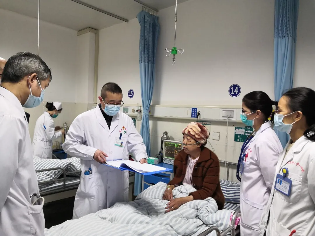 桂医二附院专家助力红色革命老区开展健康文化宣传服务活动