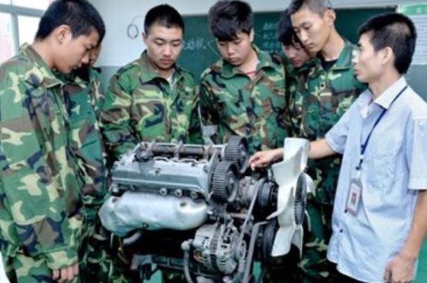 考生为自己估分405后痛哭，200分就能上大专，我这么努力有什么用