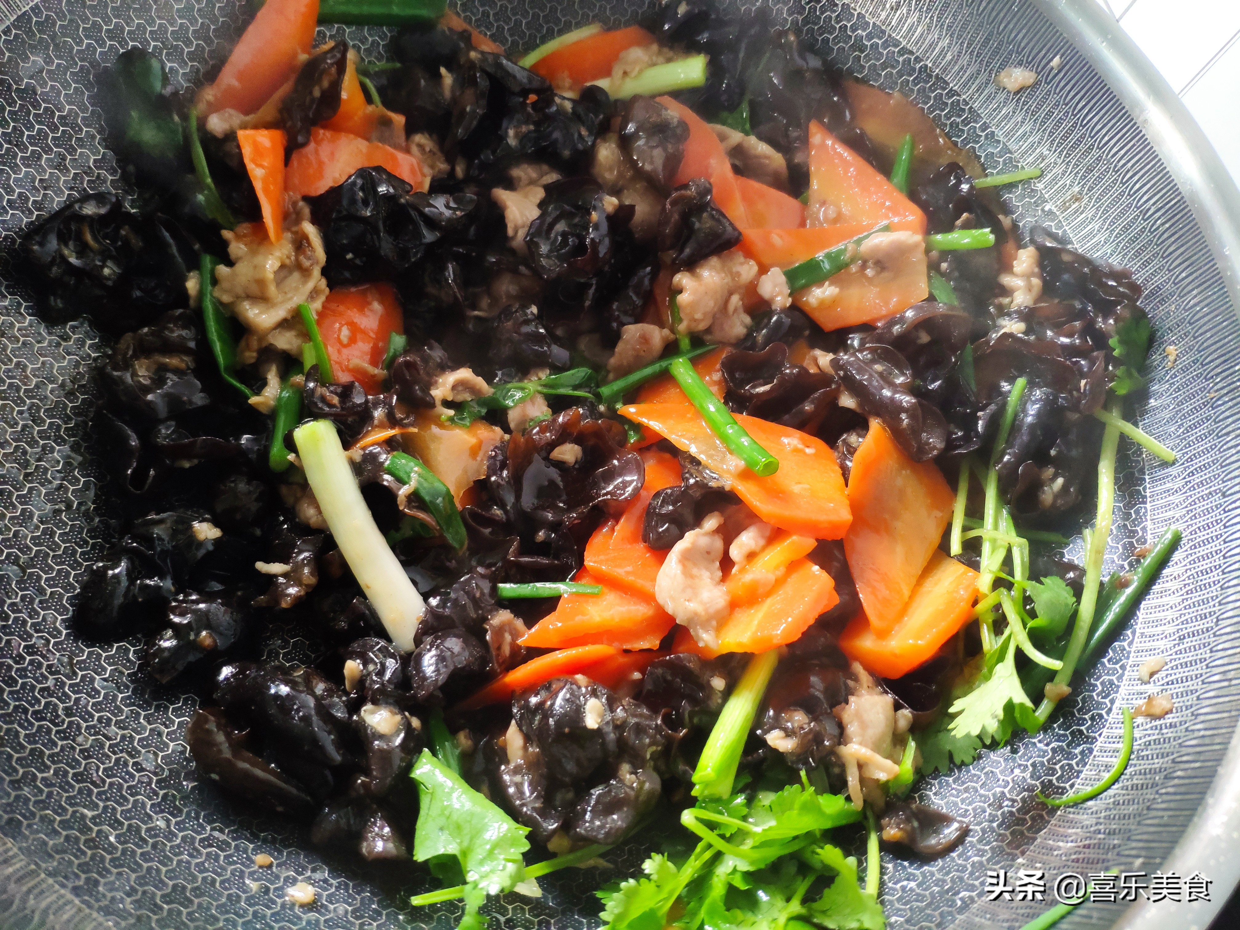 木耳肉片的家常做法这才是木耳炒肉最好吃的做法