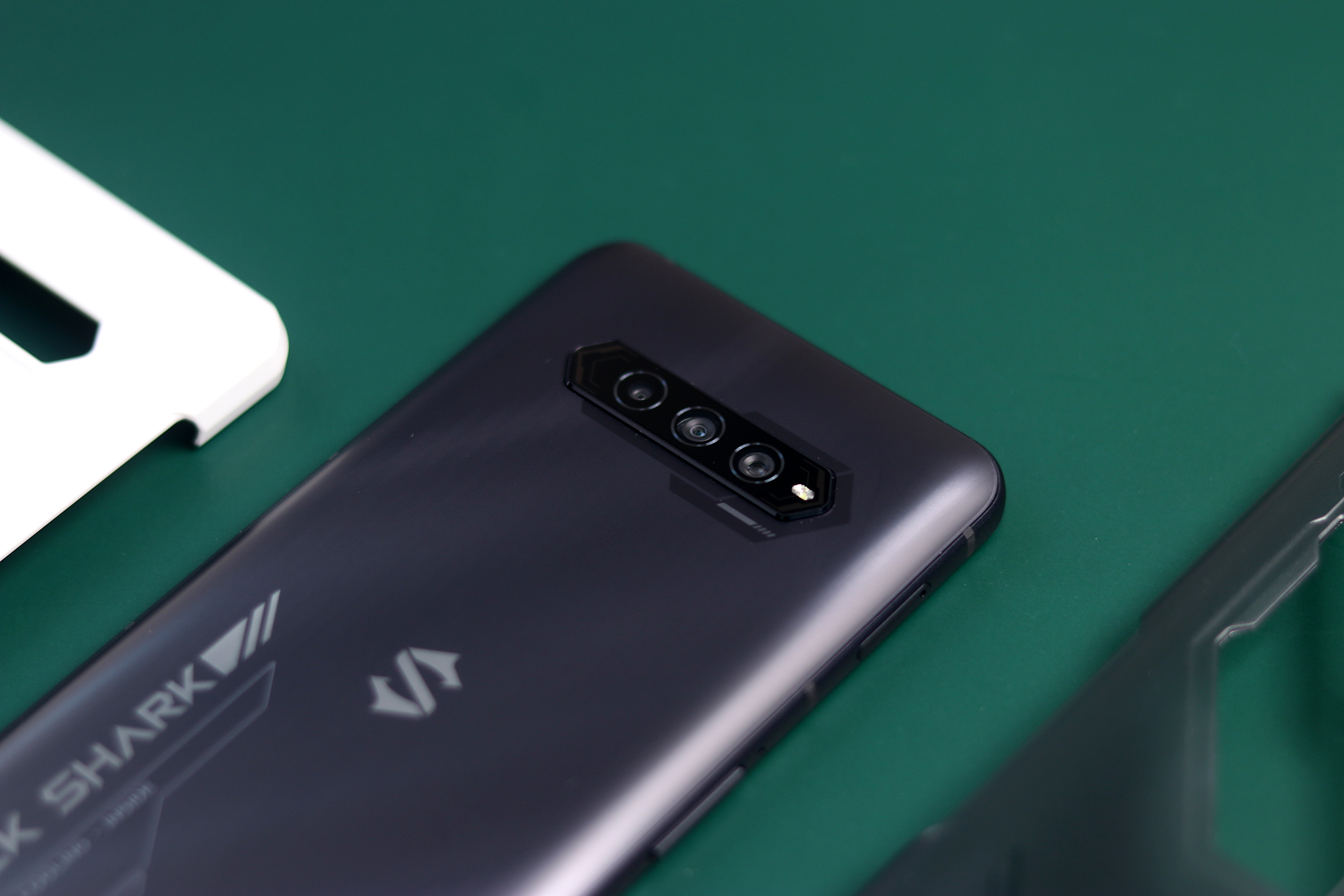 游戏手机王者，可能是最猛的骁龙870手机：黑鲨4S上手体验