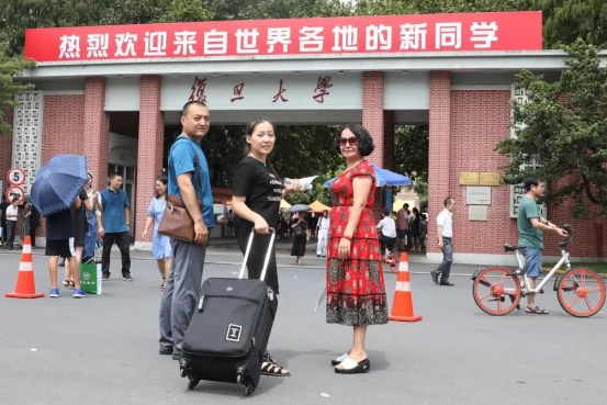 大学班级至少有10名班委，“最值得”竞选的，并不是班长