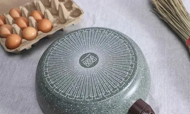 **不粘锅品牌选购指南：100次购买经验总结的避坑指南**