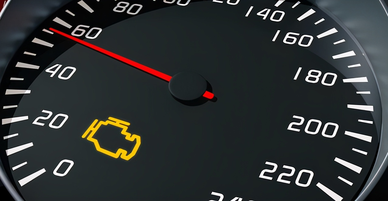 此时,在仪表盘位置会出现下图所示的黄色标志,这就是发动机故障灯