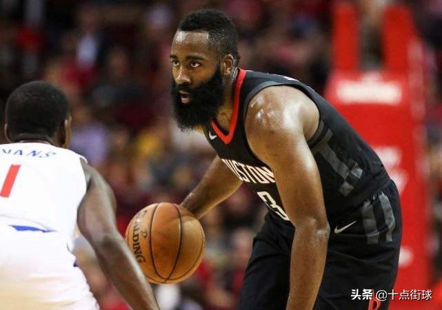 nba为什么走步犯规(哈登遭遇最犀利提问：是什么原因让你做出走步的后撤步投篮的？)