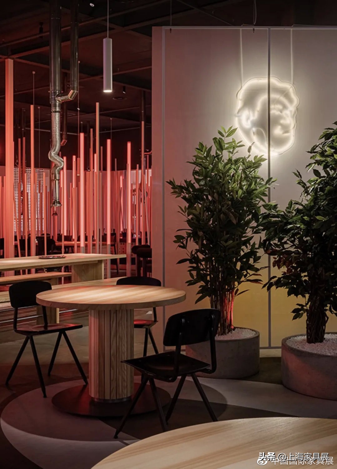 415㎡工业风韩式餐厅，这艺术灯光真是绝了