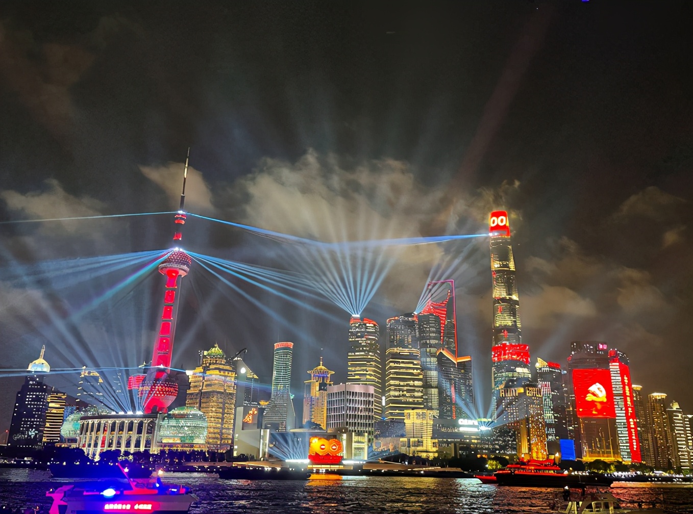 “三大顶流”师范大学，上海这所稳居第二，本科毕业就能落户上海