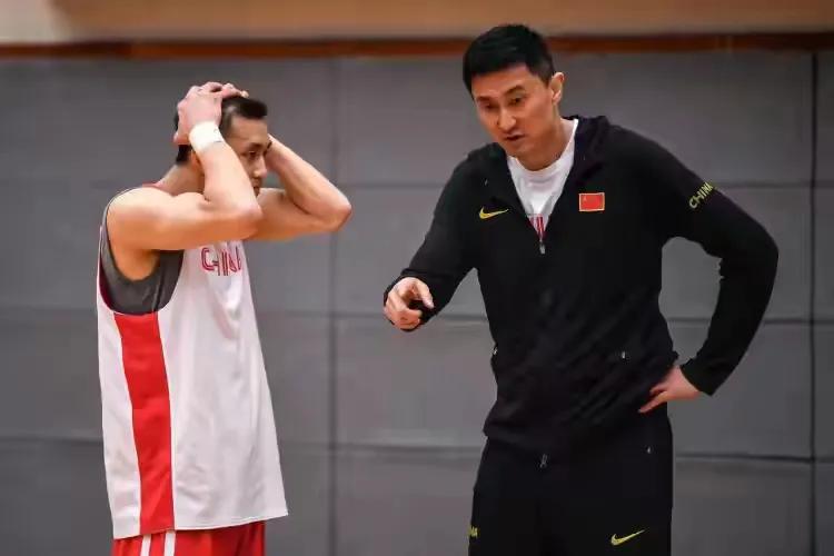 郭艾伦为什么没参加nba(郭艾伦退出国家队，实则是杜锋给他下台阶，艾伦恐终生无缘国家队)