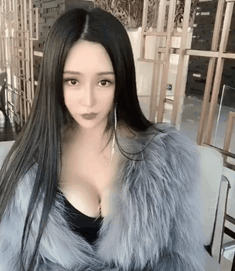 好看美女邪恶GIF图片：这，看上去就是很粉嫩的样子！