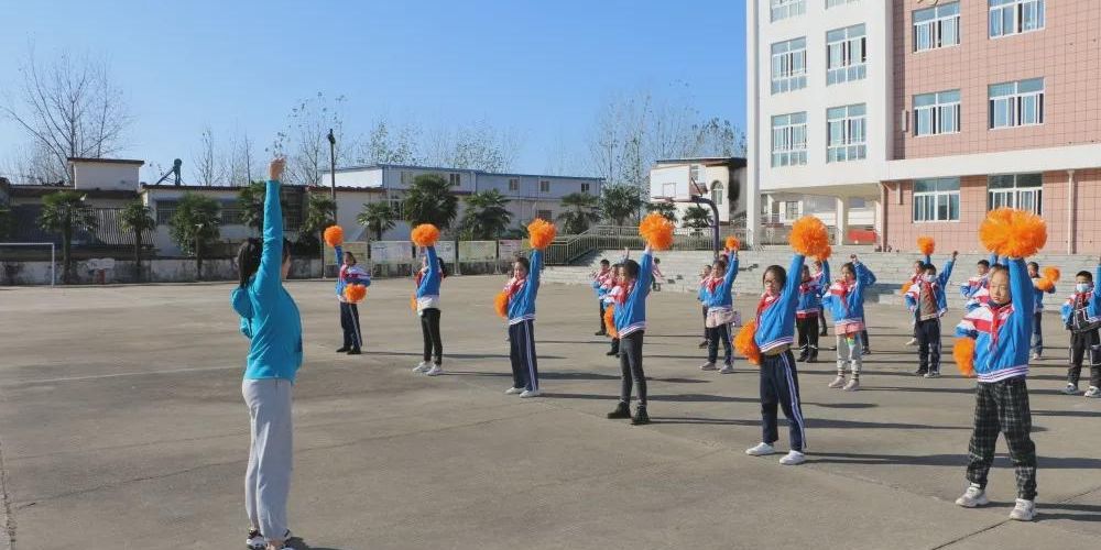 信阳市春蕾小学：冬月骨干教师赞