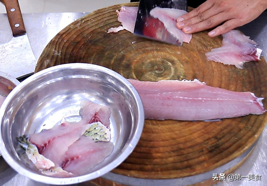 酸菜鱼最简单好吃的做法，鱼片鲜嫩爽滑，在家也能做出饭店的味道