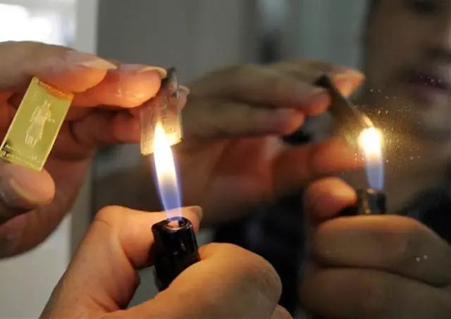 围观｜你买的黄金是真的？假的？看典当行怎么鉴定黄金的