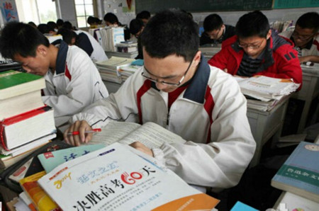 孩子马上高考总失眠，可能是焦虑了，有三种方法不妨试试可以缓解