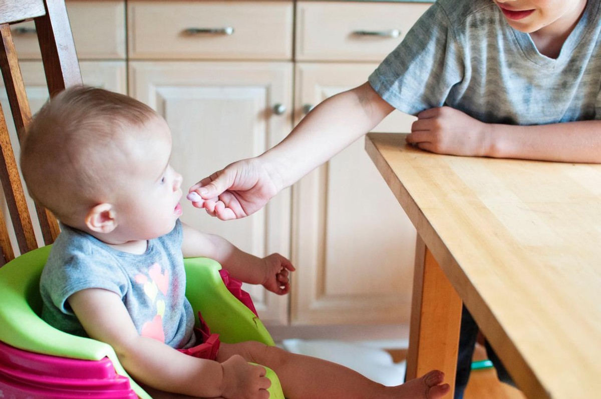 涂抹母乳能治宝宝湿疹？让宝妈们揪心的皮肤问题该如何应对