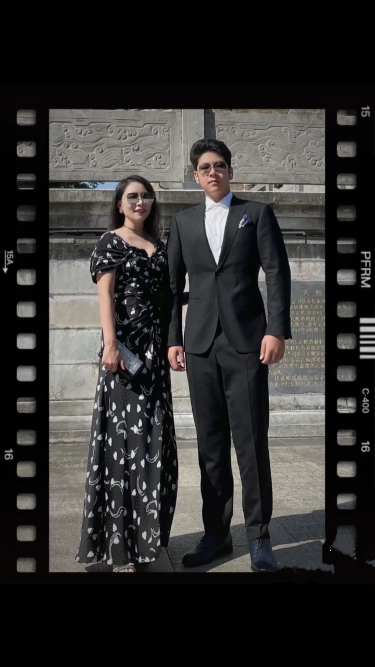 《爸爸去哪儿》里的萌娃长大了，小石头身高超过妈妈，跟爸爸同高