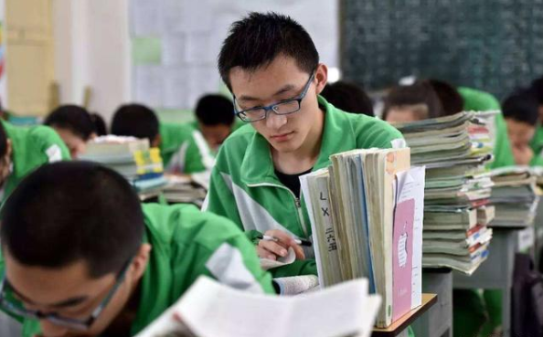 一年学费2.8万，还是民办二本，这样的大学值得去读吗？