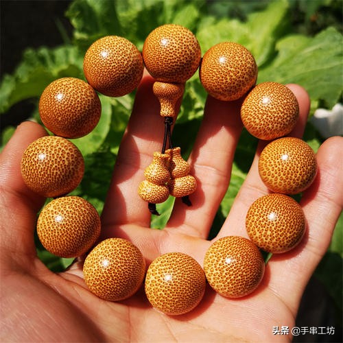 曾经1000块钱买不到，现在100块钱没人要，那些被炒作起来的手串