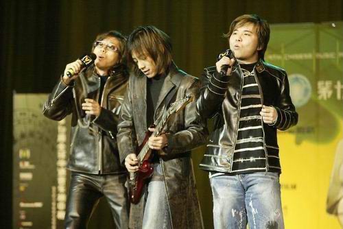 “音乐诗人”李健：10岁恋上小5岁女孩，清华毕业却偏做戏子