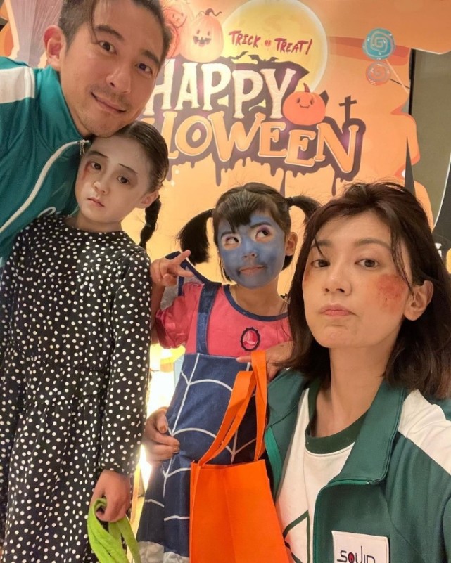 贾静雯晒万圣节照，咘咘波妞鬼马精灵，梧桐妹与妈妈贴头自拍好暖