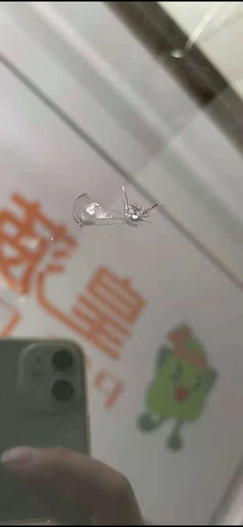 沃尔沃前挡风玻璃复杂型裂痕修复
