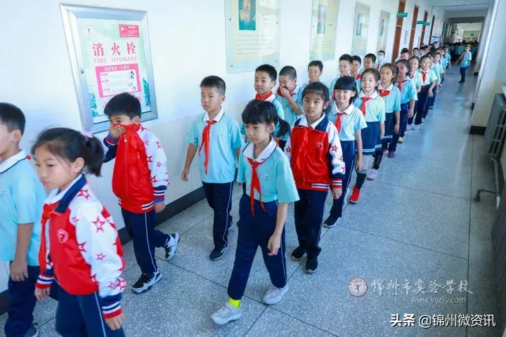 锦州市实验学校德胜、学苑两校区6000余师生参加安全疏散演练