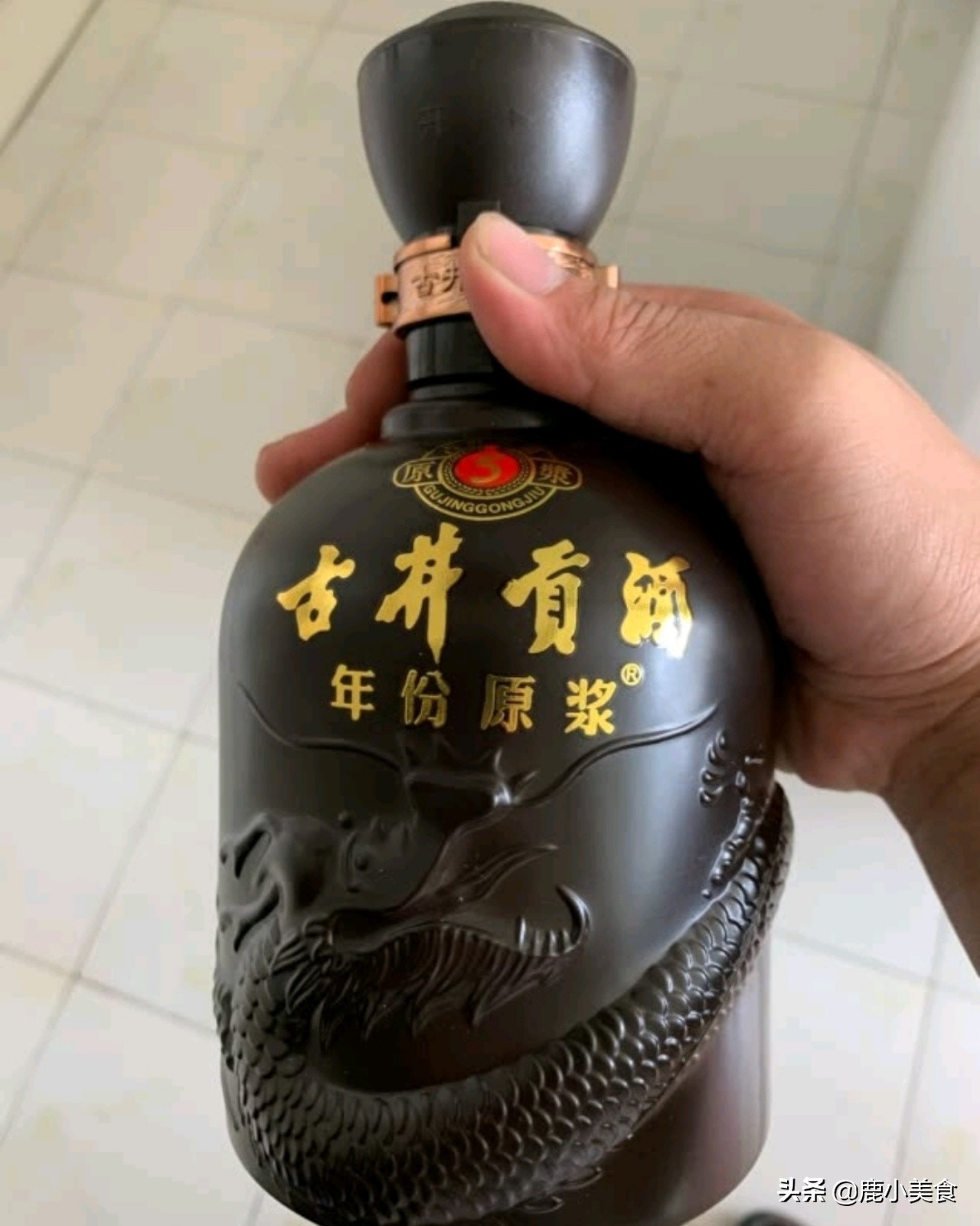 推荐9款“中低端”的浓香型白酒，性价比高，经典好喝又不贵