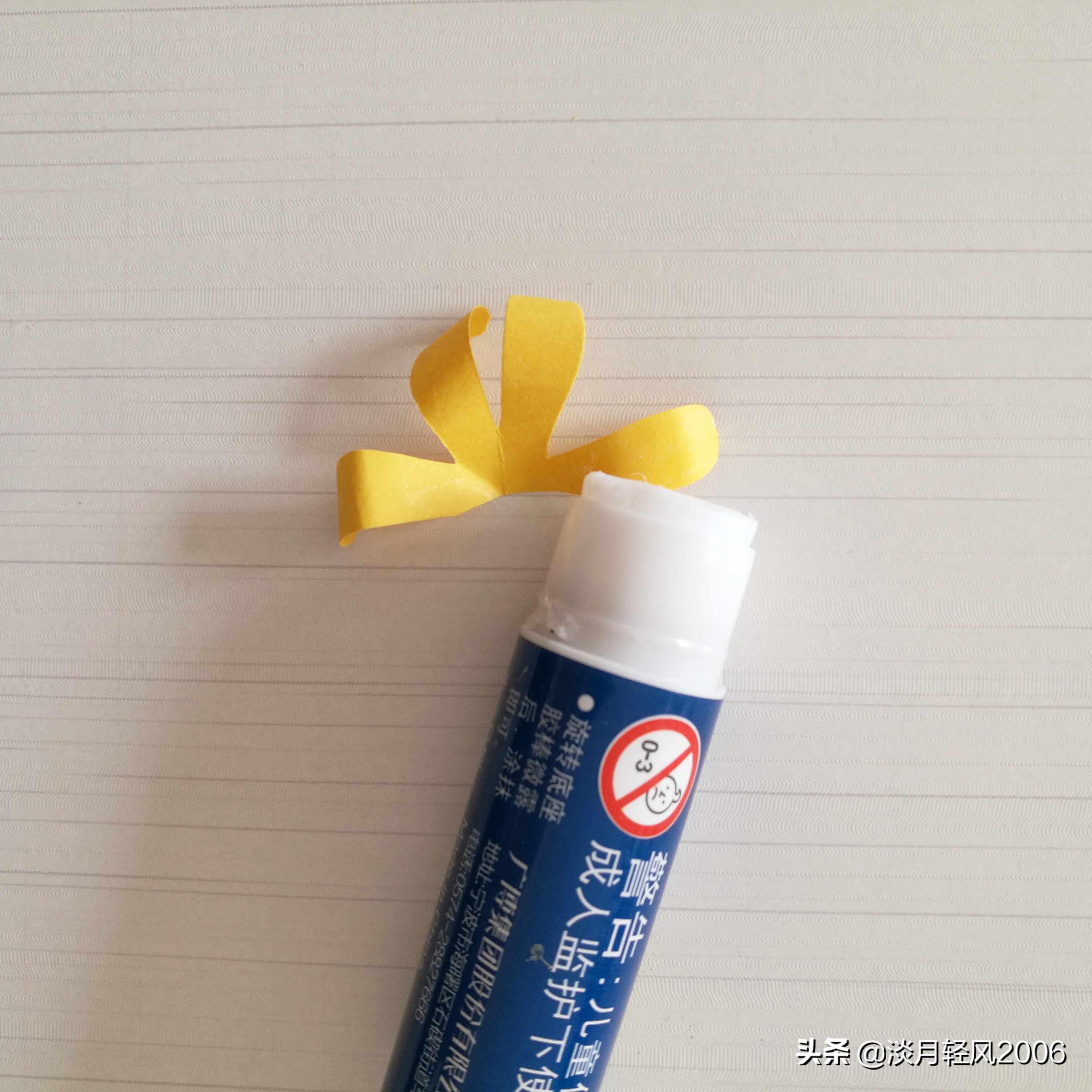幼儿园手工，自己动手用卡纸做清新小花爱心贺卡，可以当手工作业