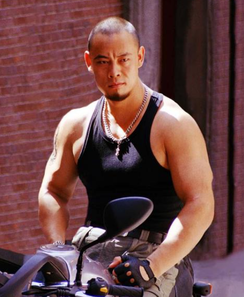 晋松老婆李汶桐图片晋松携小21岁娇妻秀恩爱