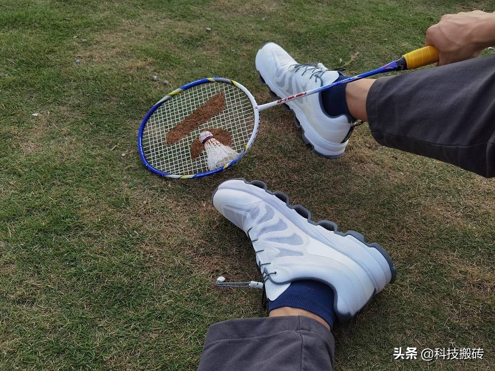“拱桥式”鞋底，轻弹减震，诺诗兰SKYECO 徒步鞋体验