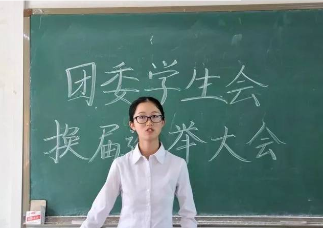 学姐张美玉近况曝光，“躲”在家里不敢上网，网友表示有些心疼