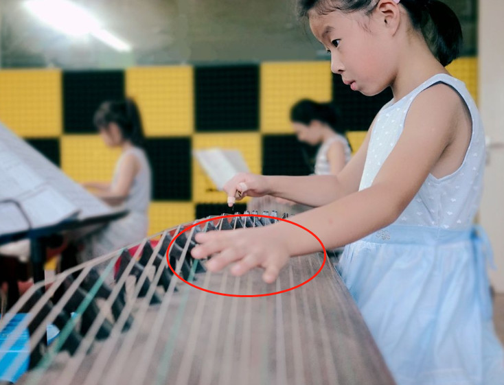 古筝演奏中弯曲小如何进行有效矫正的方法与技巧