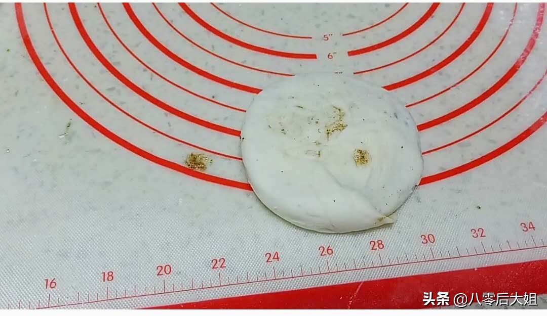 咸煎饼的做法和配方（手把手教你做咸煎饼好吃还不腻）
