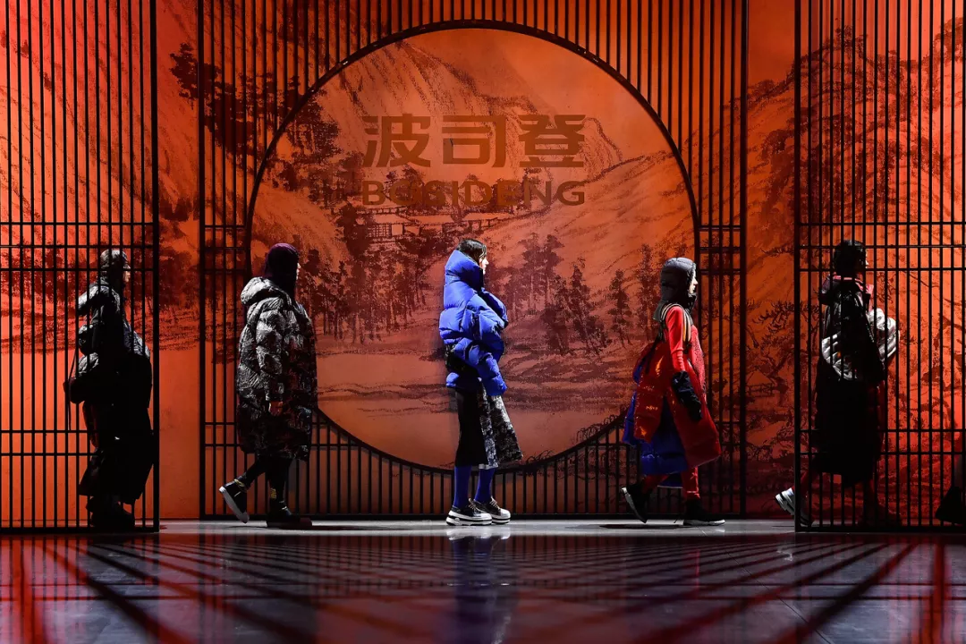 年营收135亿元,最贵羽绒服超万元,波司登要做下一个加拿大鹅?