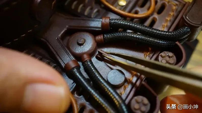完全由真皮制作的坦克模型，一样的阳刚威武