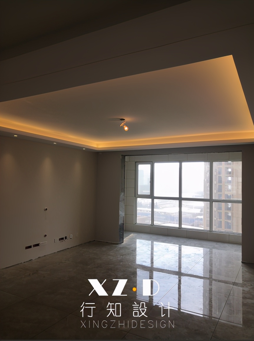 施工跟踪：电视墙暖咖色，其他墙面浅灰色，设计师不同阶段分享