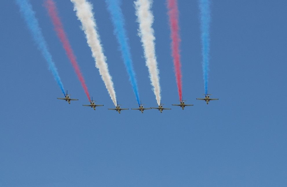 飞机尾气白色烟雾是什么 -生活知识库-动动脑