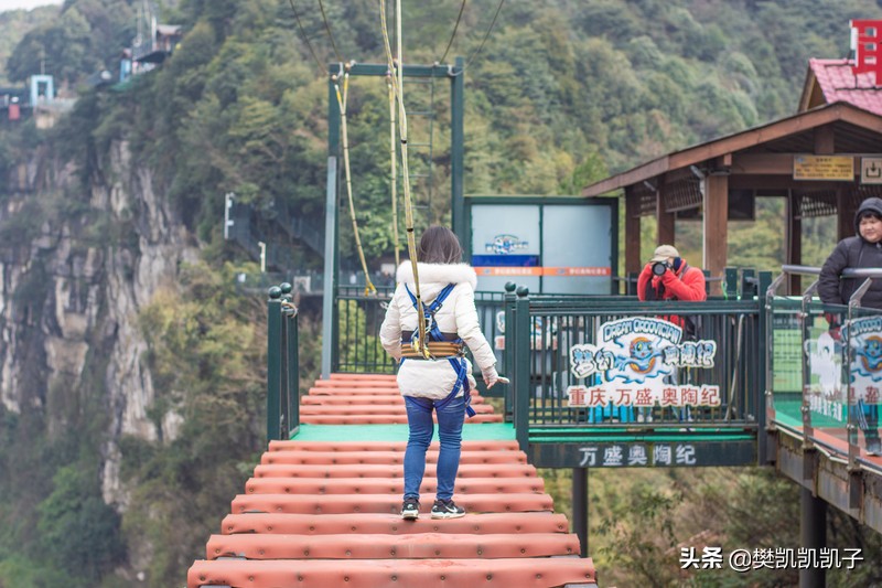 重庆旅游攻略，打卡抖音流量猛超洪崖洞的悬崖奥陶纪，收藏新年用