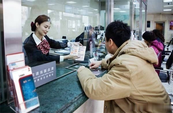 银行卡短信通知，需要开通吗？多亏银行提醒，看完涨知识！