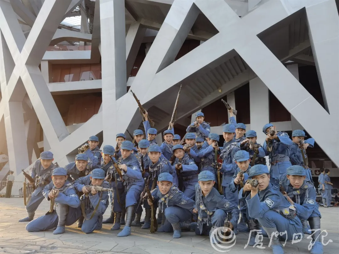 骄傲！厦门154个男孩北京登场，入党申请书见证青春