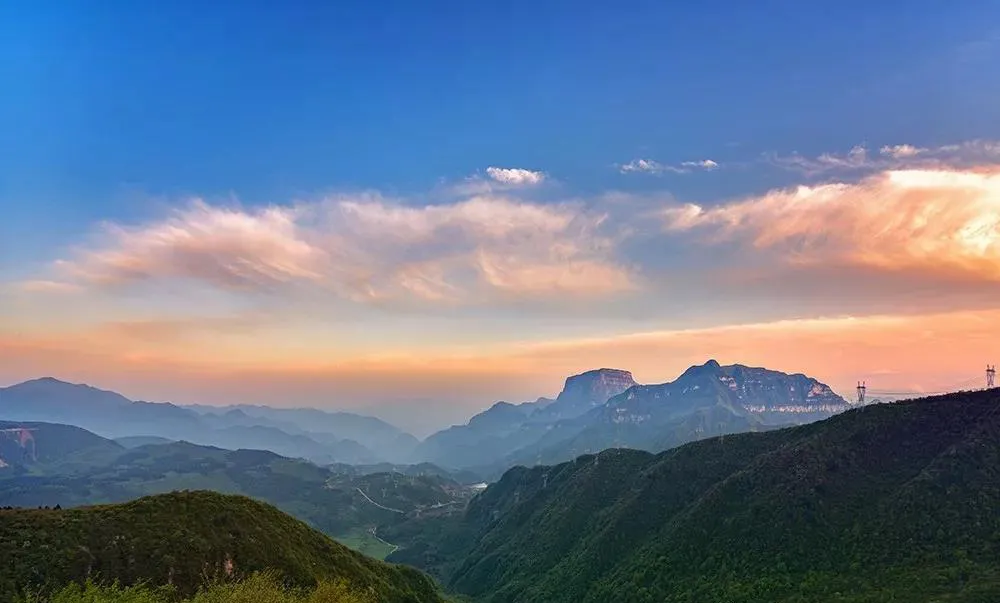 不收门票的世界级风景！赏万亩夏花、观云海日出…成都2天耍来回
