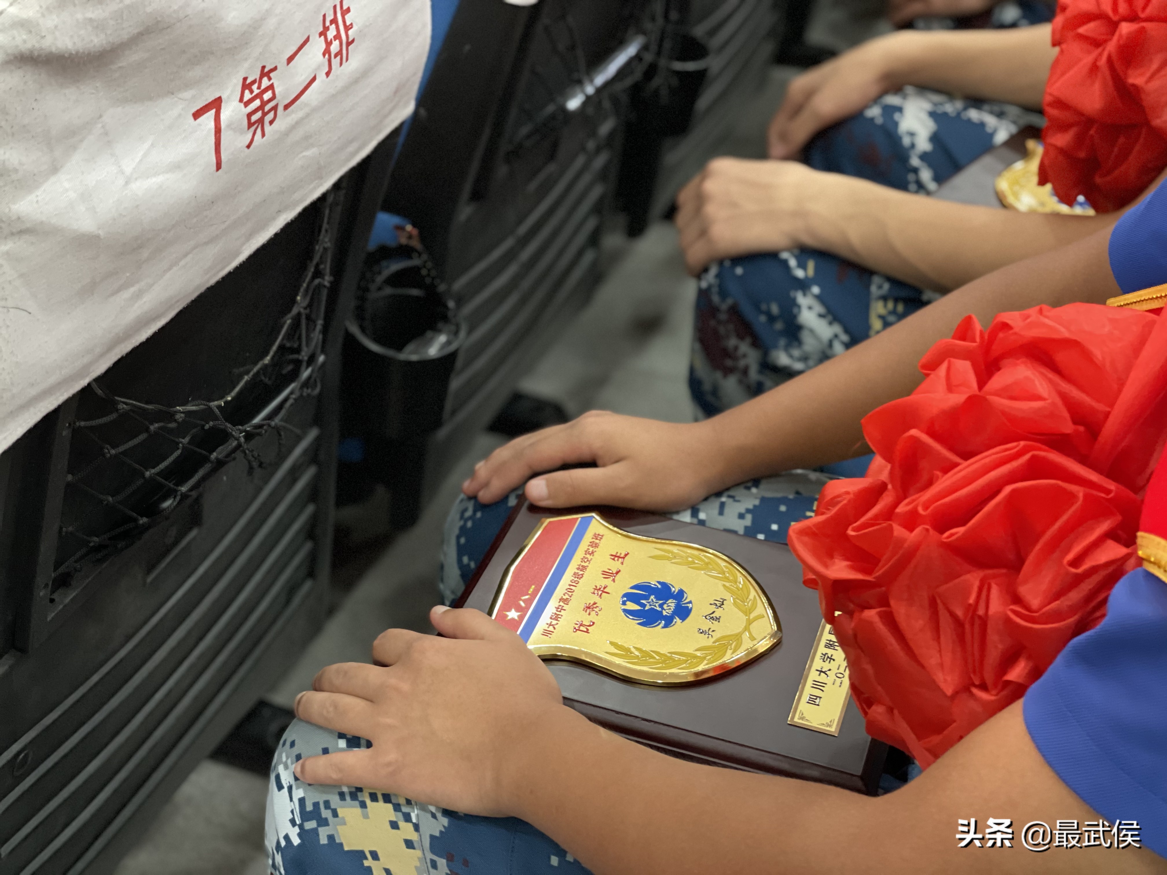 什么是“双学籍”飞行员？这所学校4年7人入选，清华北大任选！