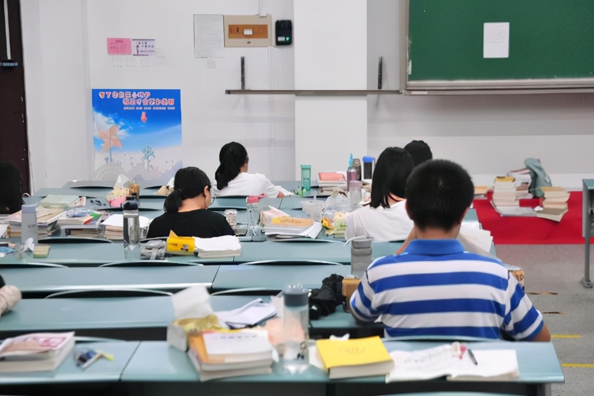 大学考试和高中考试差别不小，期末满分也可能会挂科，新生要知晓