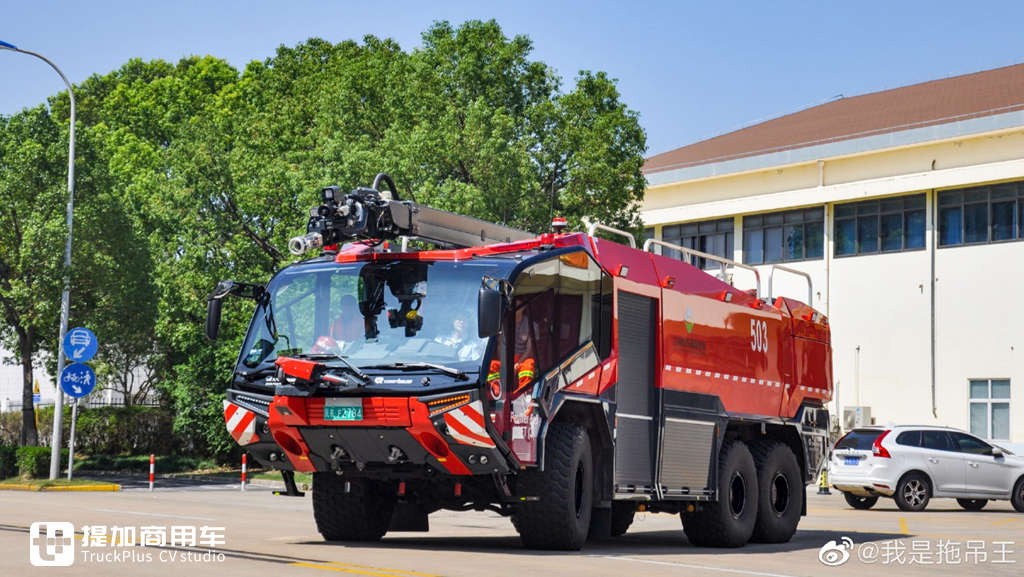 卢森宝亚美洲豹8x8消防车实拍,这款机场主战消防车实力真强悍