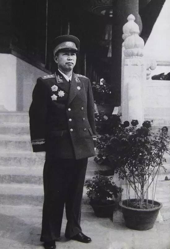 1958年，刘亚楼做了一件事，毛主席听后非常生气，更是数月不理他