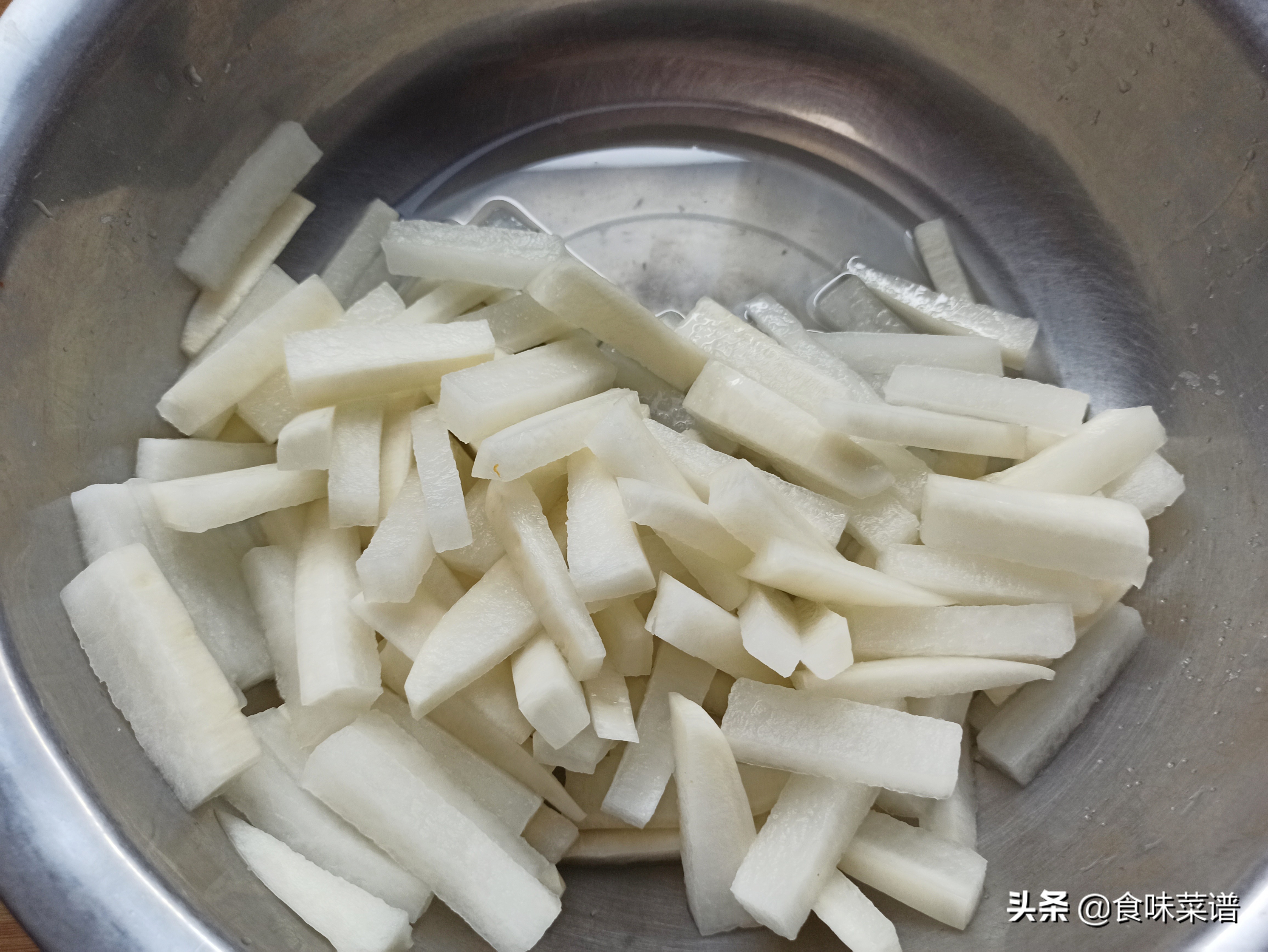 白萝卜怎么腌才好吃？还是传统做法实用，酸甜脆爽，开胃又下饭