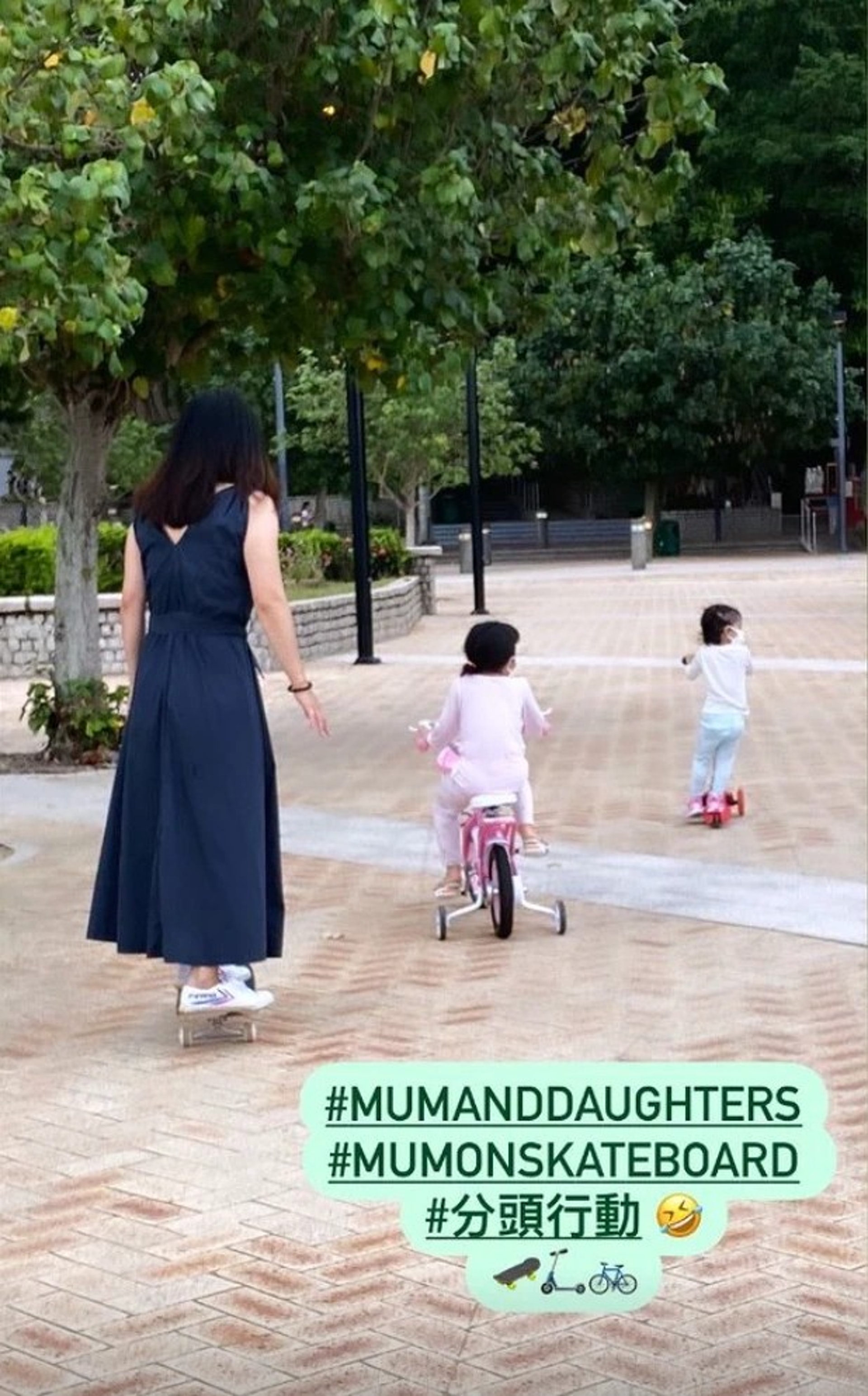 霍启刚抱四岁女儿买珠宝为晶晶庆生，两父女逛超市选购蛋糕白酒